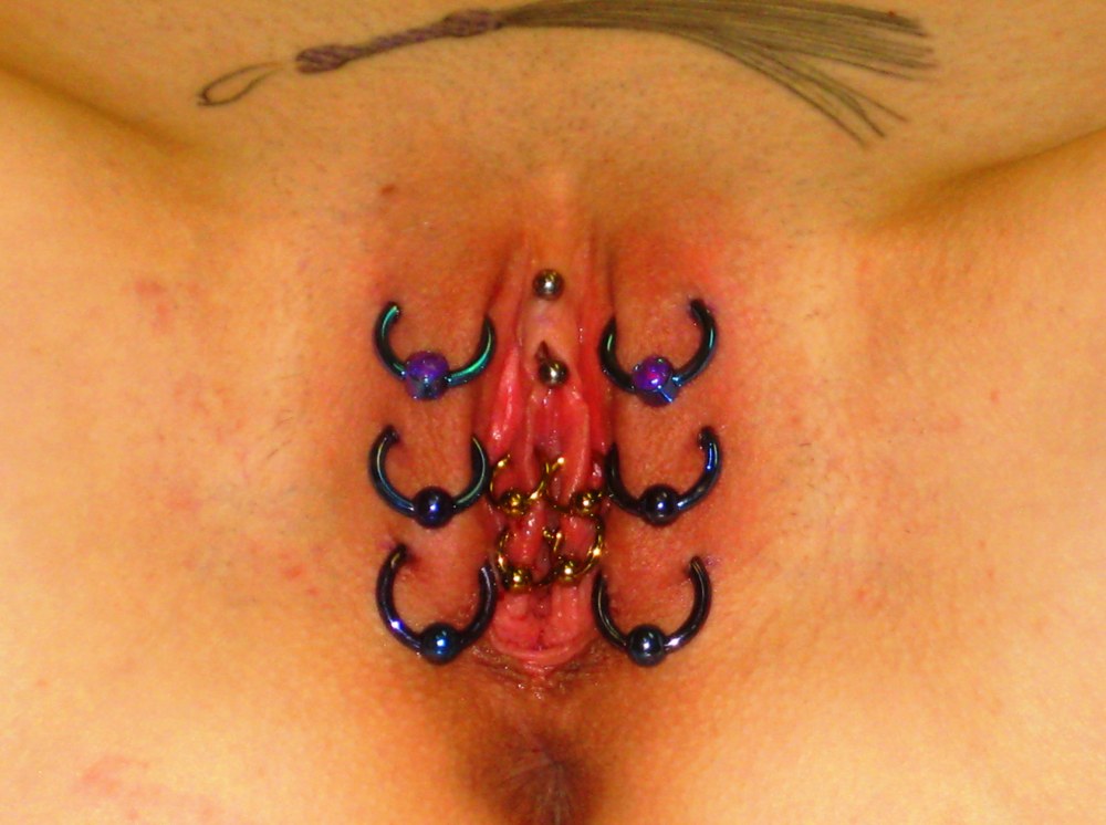 Extrême Femme Piercing Naked