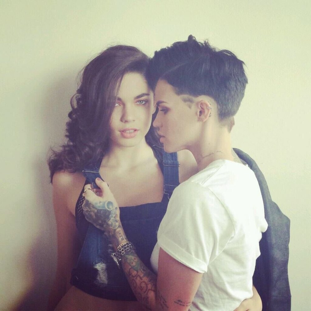 Rubi Rose avec une fille