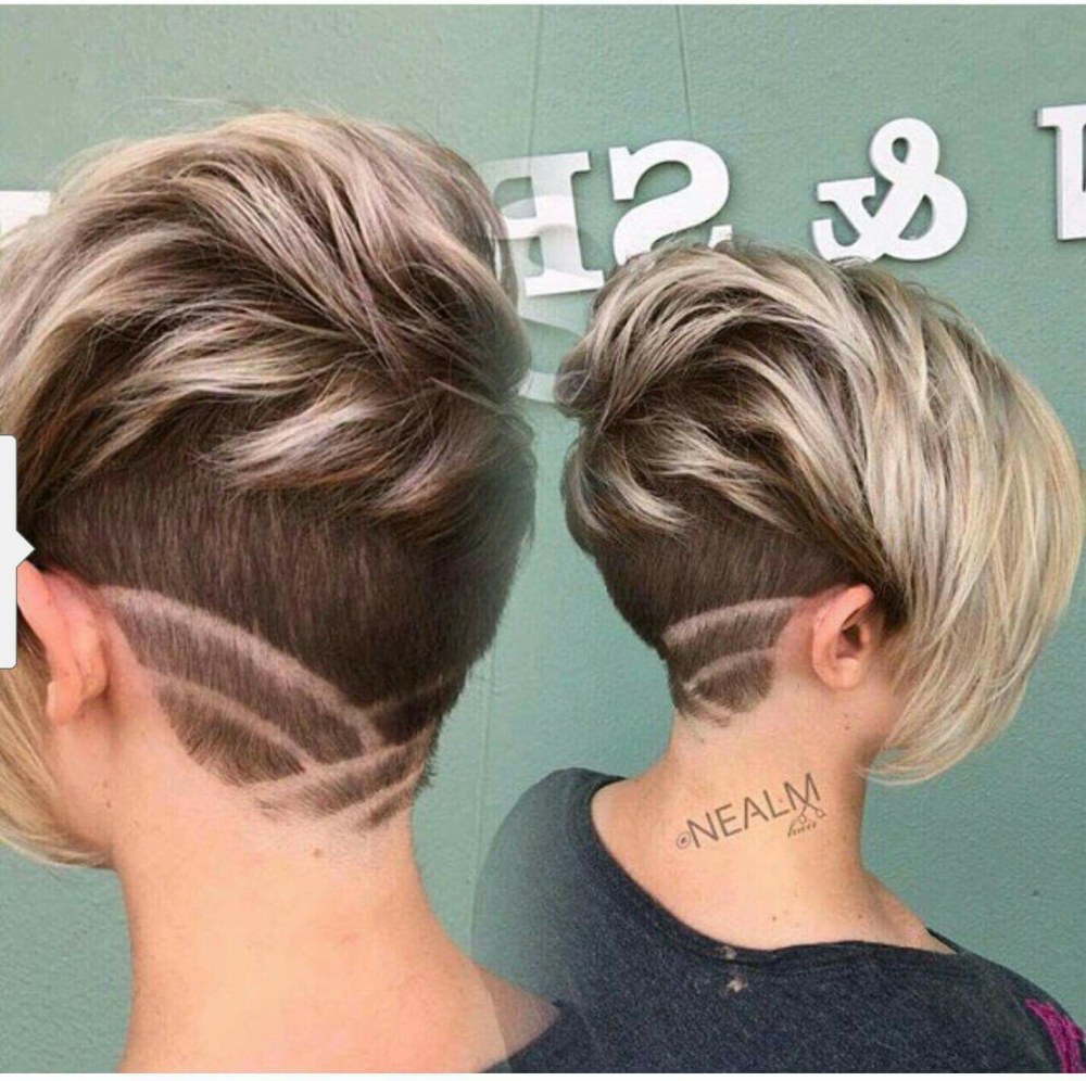 Coupe de cheveux de lutin avec un motif