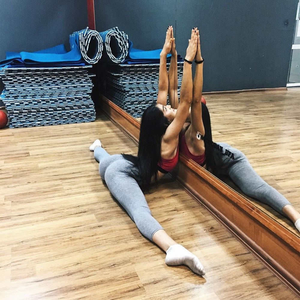 Mila Sivatskaya Twine