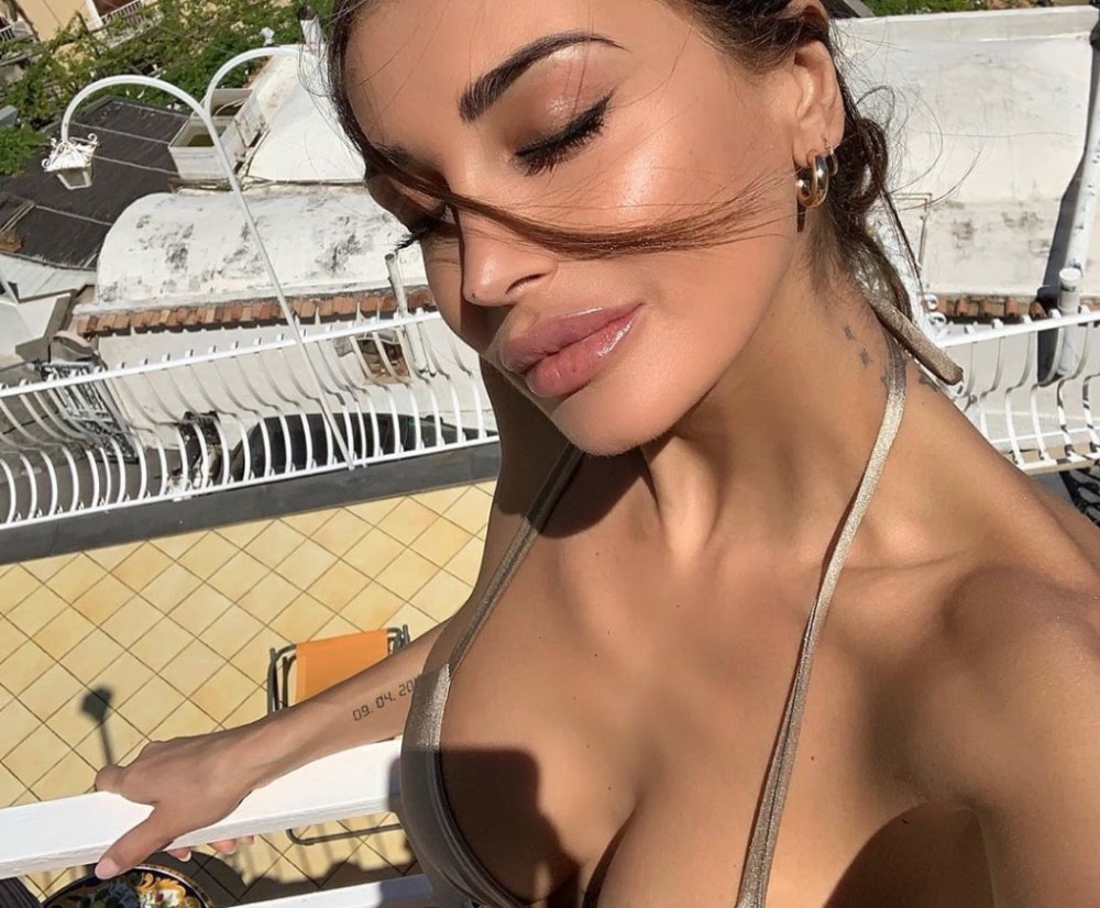 Christina Buchchino est chaude
