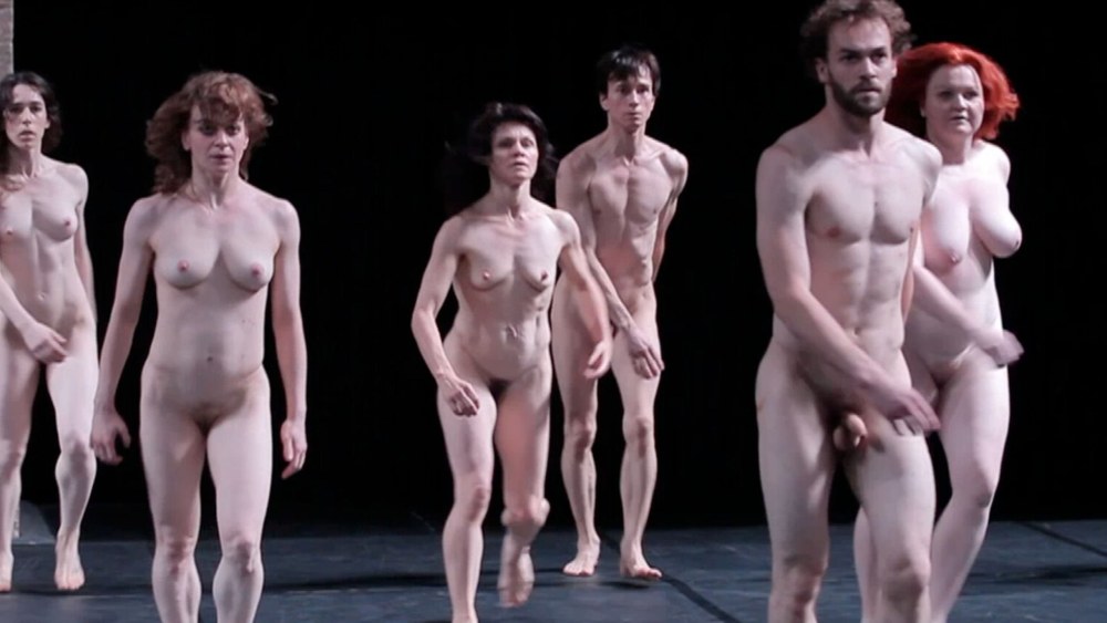 Actrices nues sur la scène du théâtre
