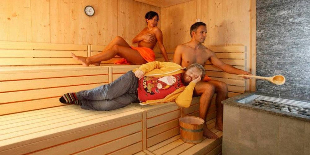 Dans la bains de la femme et du mâle