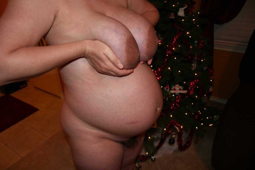 Seins enceintes nues