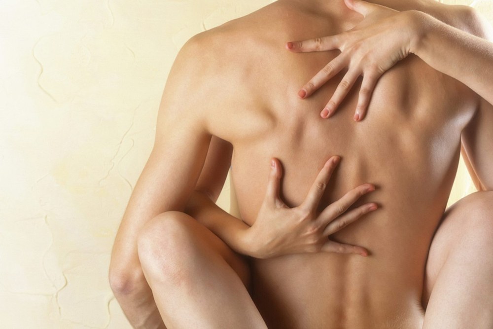 Homme et femme du dos