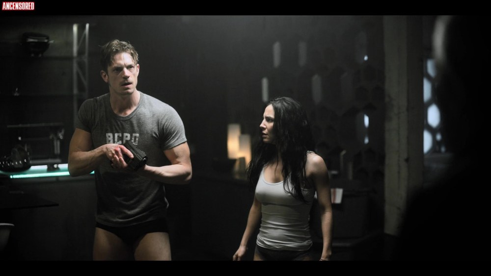 Carbon modifié Martha Higareda