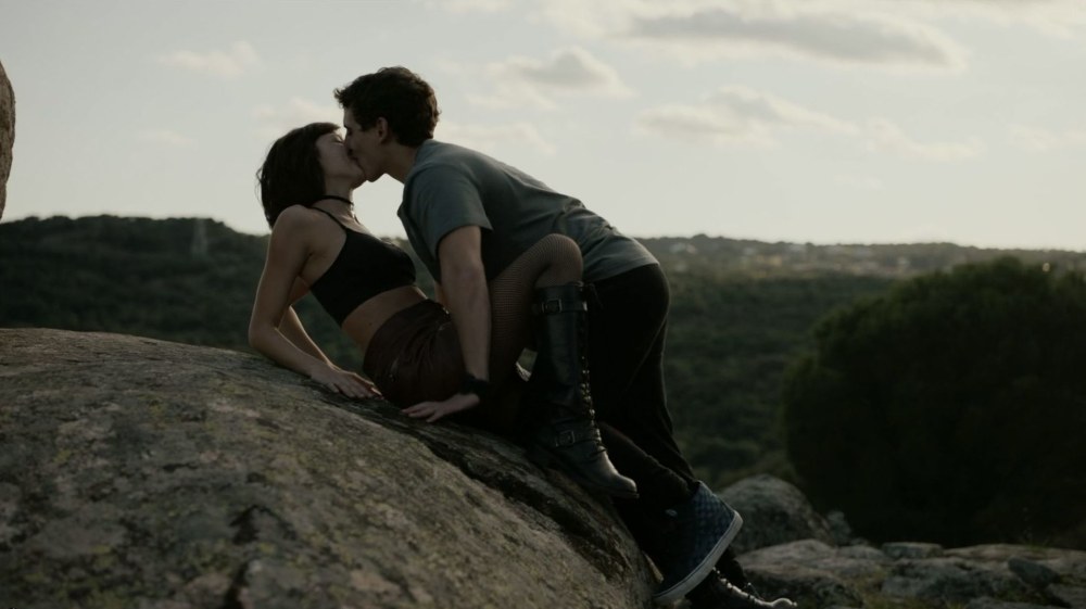 Ursula Korbero dans la série Paper House