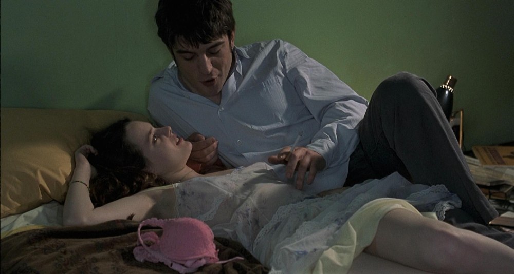 Homme au lit avec un homme