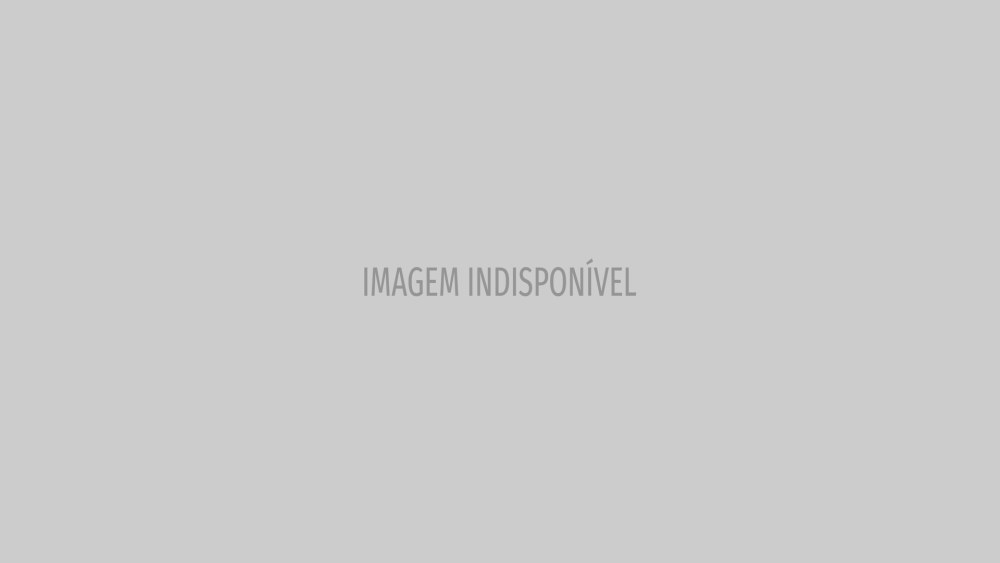 Un couple dans la piscine
