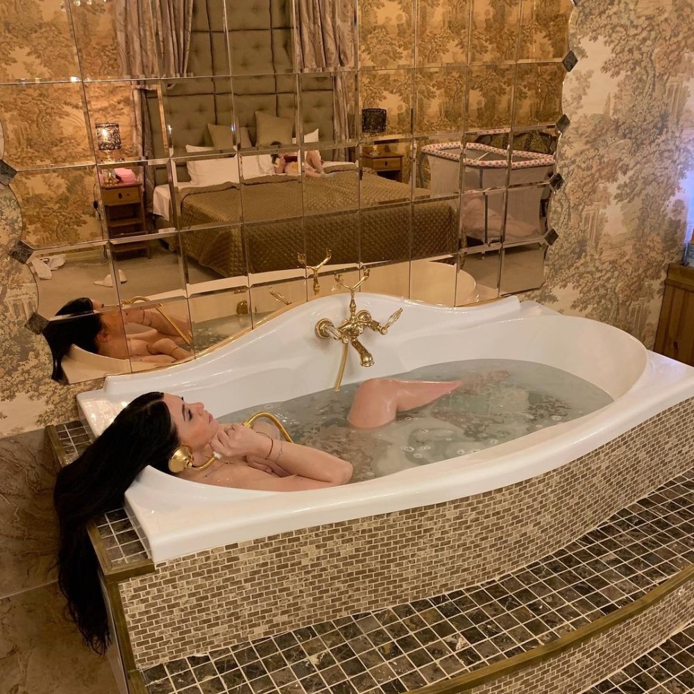 Ariel et Eric 18 dans le bain
