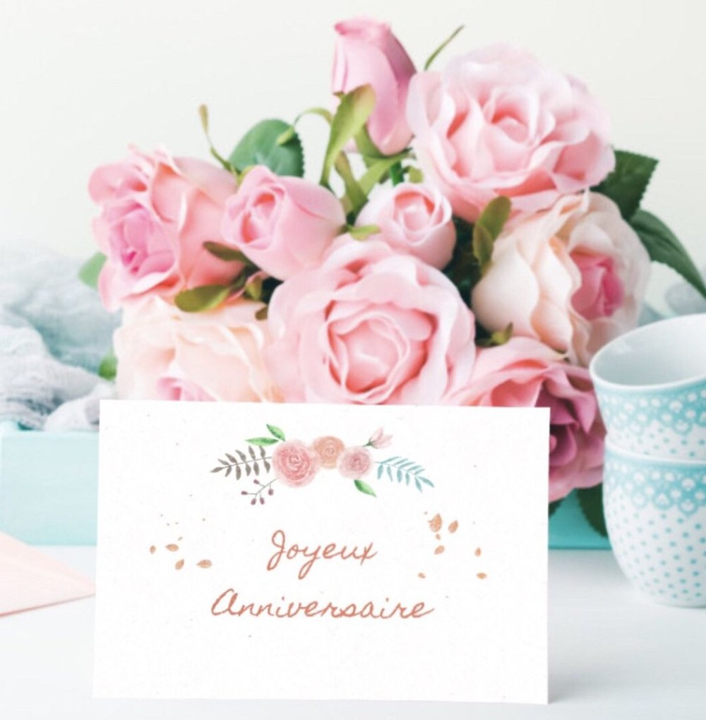 Fleurs délicates de bon anniversaire