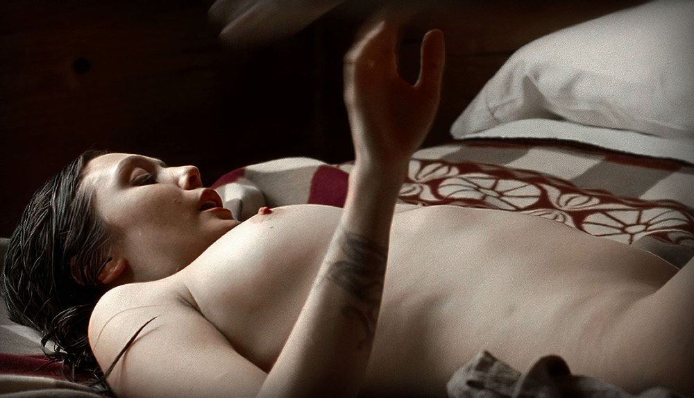 Tits Elizabeth Olsen Oldbo