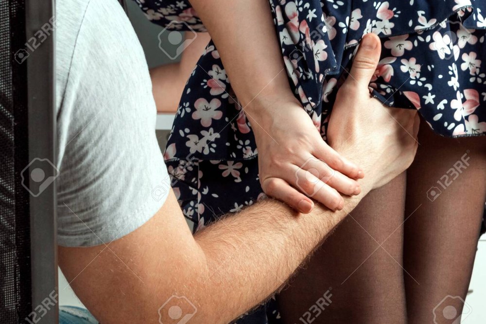 Adolescents à la maison pas de culotte amateur