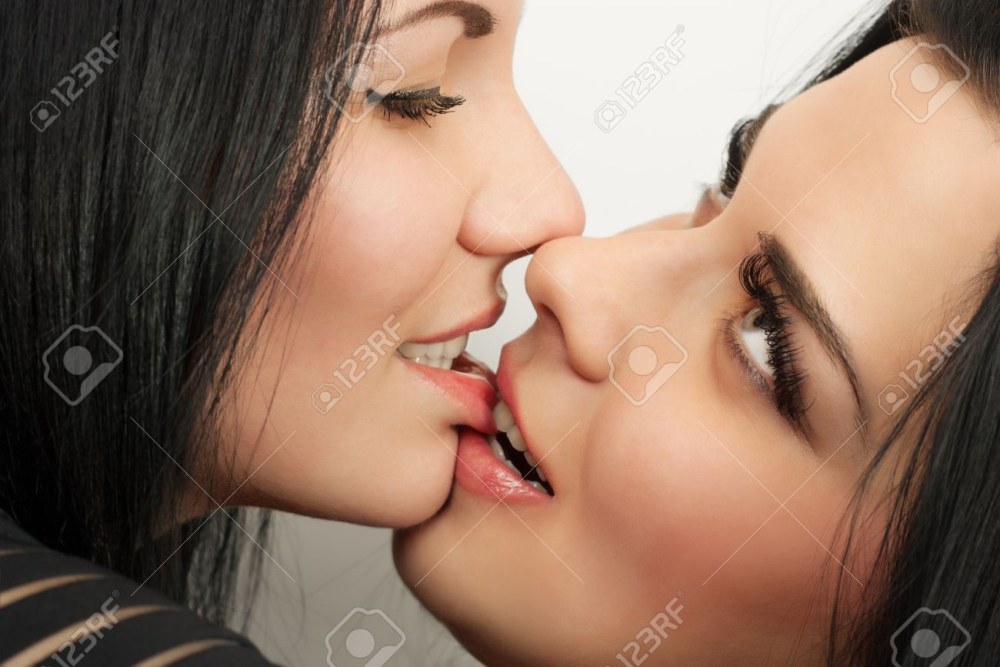 De belles filles se lécher