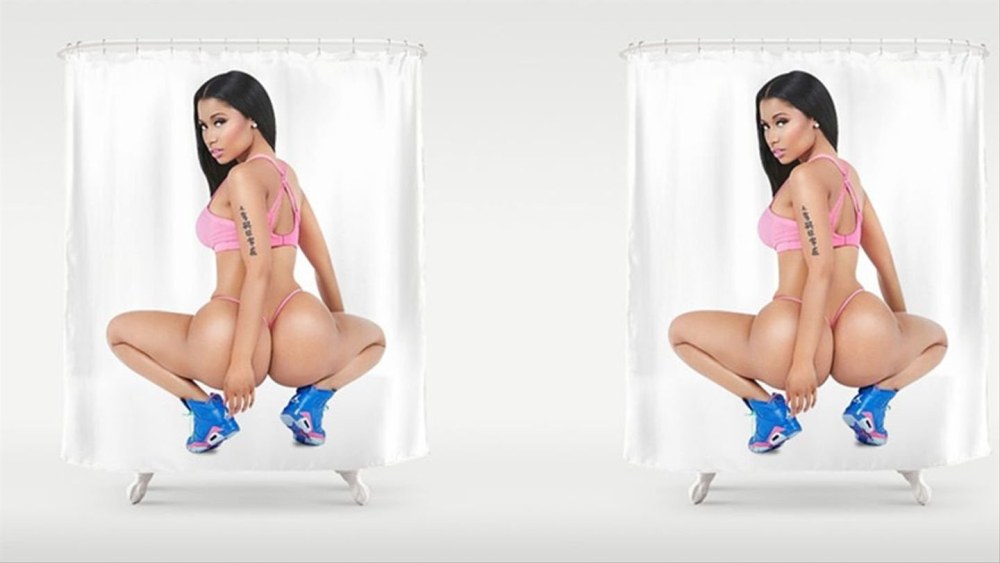 Nicky Minaj seins nus
