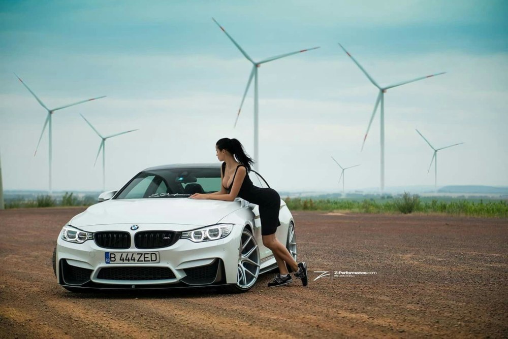 BMW et Mercedes avec les filles