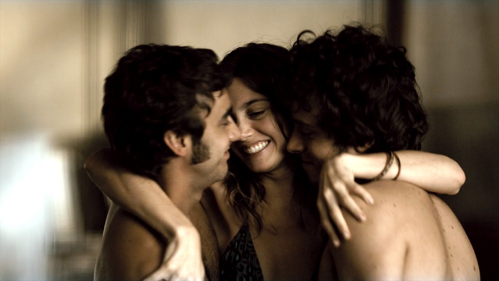 Homme et femme au lit