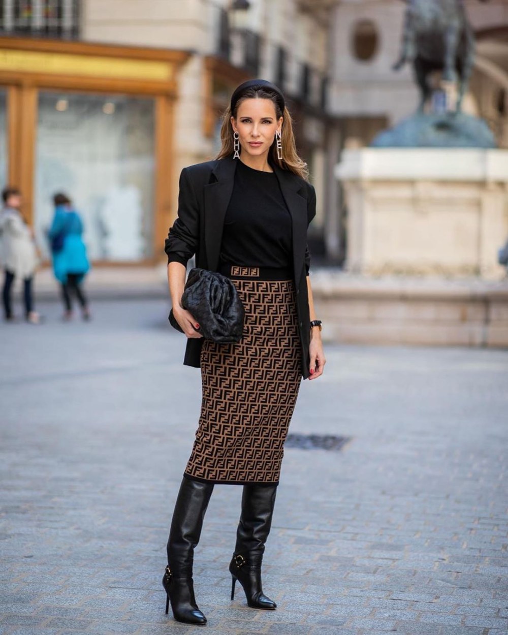 Femme adulte dans un mini